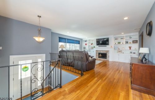 4 Parkside Dr, Parsippany, NJ 07054-4314