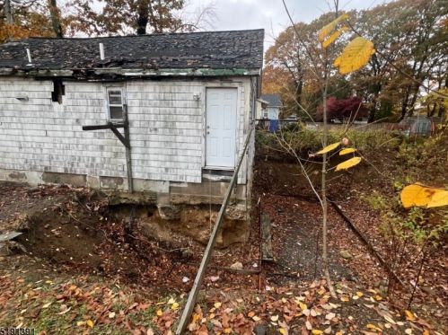 339 Brown Trl, Hopatcong, NJ 07843-1107