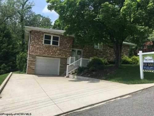 409 Elm Dr, Lake Ridge, WV 26330-1628