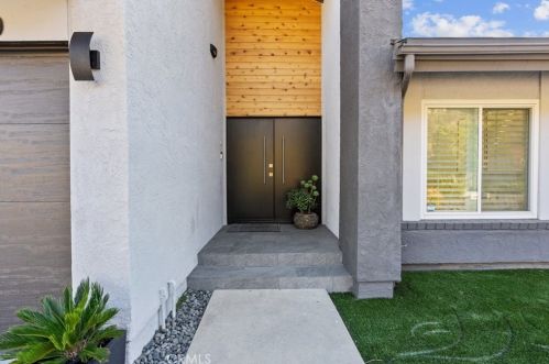 1130 Old Phillips Rd, Glendale CA  91207-1112 exterior