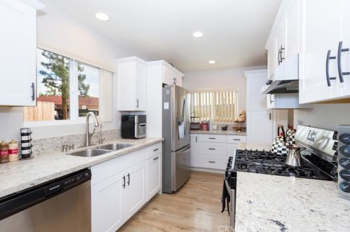 2647 Angela St, Simi Valley CA  93065-2605 exterior