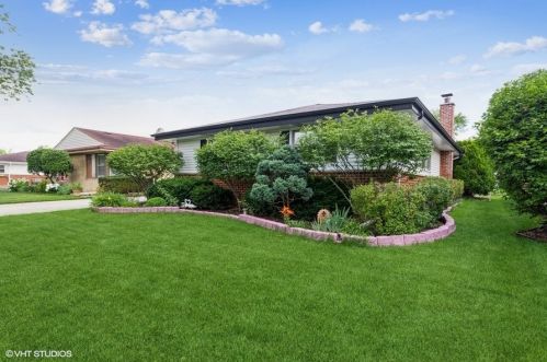 750 Therese Ter, Des Plaines, IL 60016-1112
