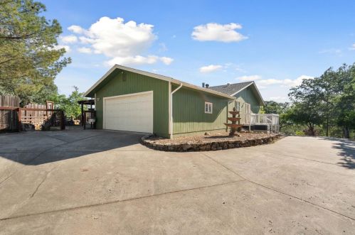 7774 Yost Dr, Valley Springs, CA 95252-9061
