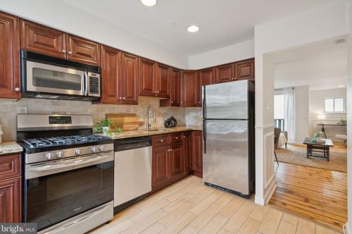 510 11 St, Philadelphia PA 19123-3723 exterior