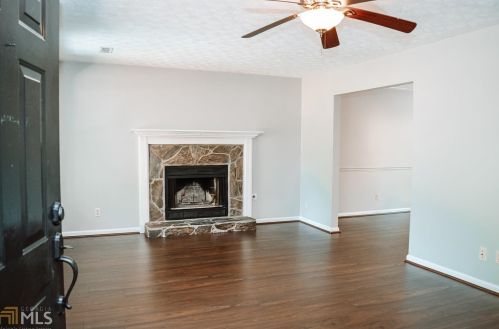 60 Creekview Dr, Newnan, GA 30263-5577