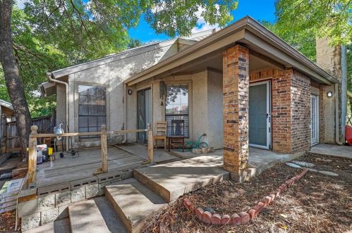 231 Shady Lane Dr, Fort Worth TX  76112-0751 exterior