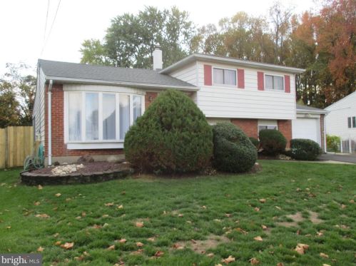 77 Argonne Ave, Trenton, NJ 08620-1632