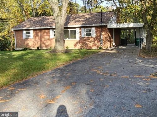 1129 Pleasant Rd, Harrisburg, PA 17111-2949