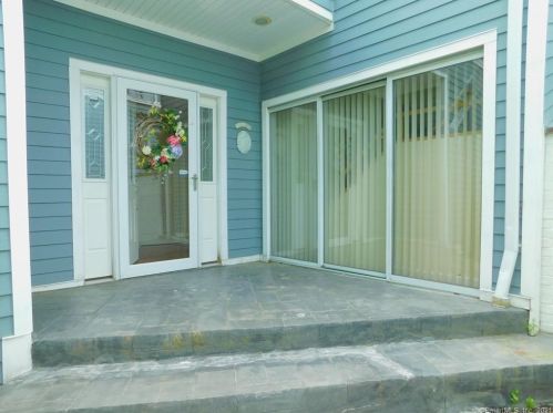 2 Oyster Landing Rd, Milford, CT 06460-6566