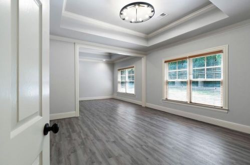 555 Glenmanor Ct, Atlanta GA  30328-4270 exterior