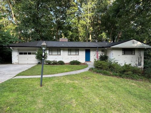 657 Kenilworth Cir, Stone Mountain, GA 30083-3413