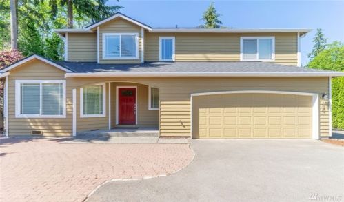 126 203rd St, Seattle, WA 98133-3016