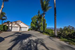 28614 Rolling Rock Rd, Escondido, CA 92026-6204
