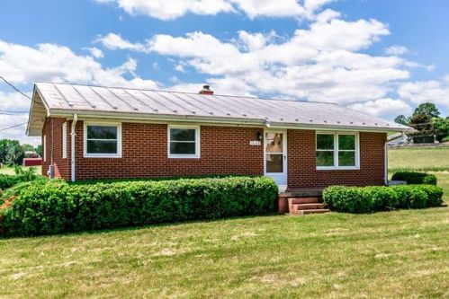 3068 Longbow Rd, Keezletown, VA 22832-2336