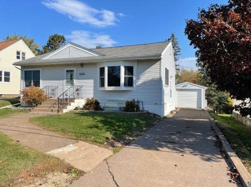 2614 Piedmont Ave, Duluth, MN 55811-3260