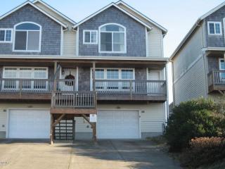927 11th St, Newport OR  97365-2623 exterior