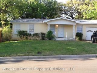 5908 Maceo Ln, Fort Worth TX  76112-7950 exterior