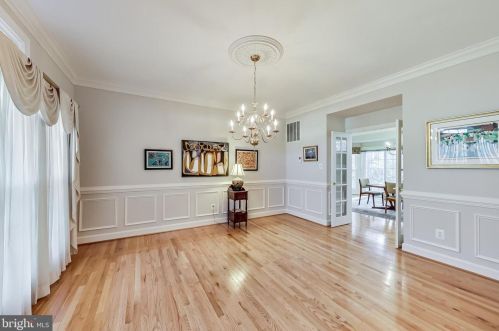 6420 Lake Meadow Dr, Springfield VA  22015-3927 exterior