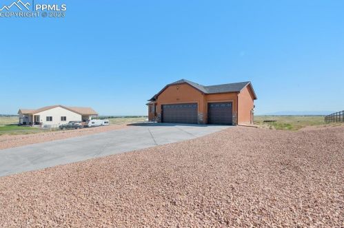 371 Desert Cove Dr, Pueblo CO  81007-2500 exterior