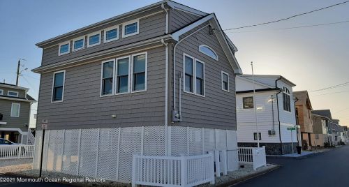 201 Harbor Dr, Lavallette, NJ 08735-1419