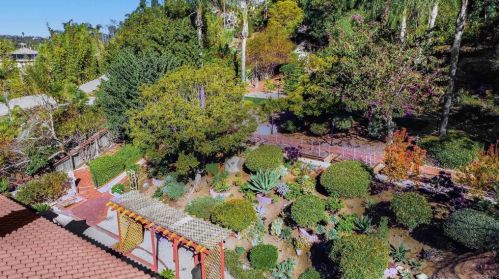 1911 Goodwin Dr, Vista CA  92084-2590 exterior