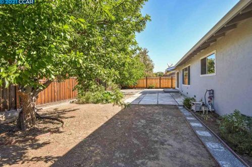 1427 El Dorado Dr, Concord CA  94518-1227 exterior