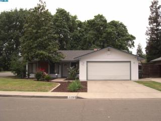 1139 Noyes St, Visalia, CA 93277-1558
