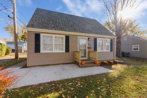 106 Park Dr, Joliet, IL 60436-1412