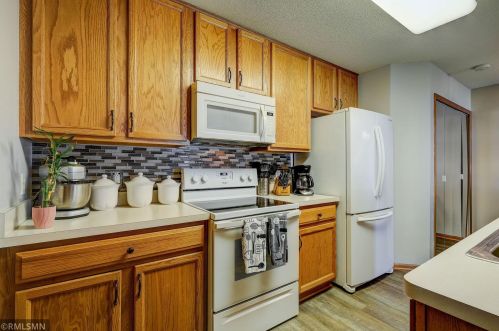 2064 Gresham Ave, Saint Paul MN  55128-3916 exterior