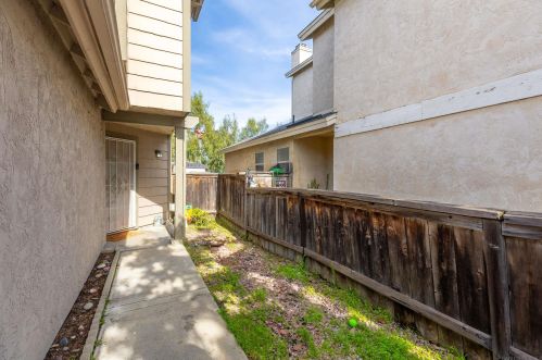 4158 Esperanza Way, Oceanside, CA 92056-3400