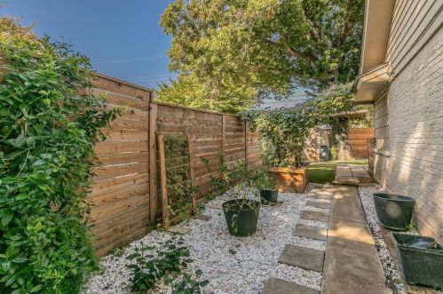 3519 Bangor Ct, Irving TX  75062-7412 exterior