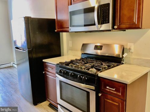 504 Bainbridge St, Philadelphia, PA 19147-2208