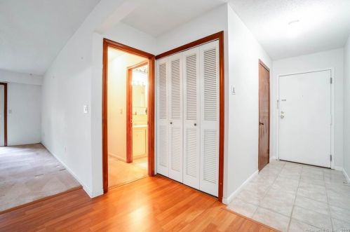 107 Twin Circle Dr, Wapping, CT 06074-2629