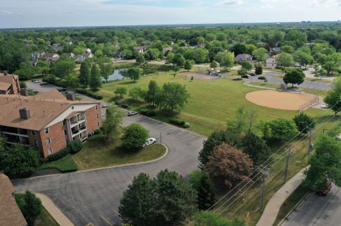 641 Hapsfield Ln, Buffalo Grove IL  60089-3365 exterior