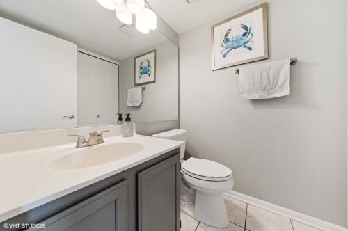 675 Kingsbridge Dr, Carol Stream IL  60188-4319 exterior
