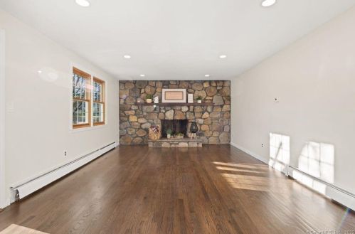 20 Summit Dr, Wapping CT  06074-3742 exterior