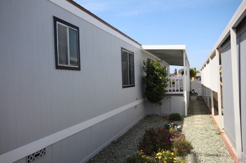 330 Magpie Ln, Santa Ana CA  92708-5822 exterior