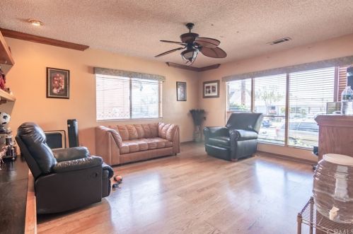 4151 132 St, Hawthorne CA 90250-5904 exterior