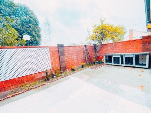 1053 Lamark Ln, Anaheim CA  92802-3404 exterior