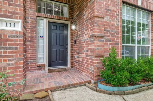 114 Hobbit Glen Dr, Conroe TX  77384-3853 exterior