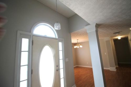 121 Eagle Glen Dr, Holly Springs, GA 30189-6916