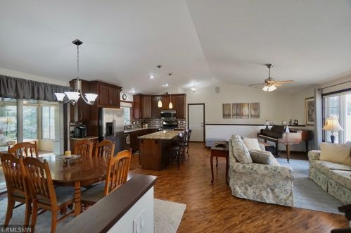 48259 Red Iron Rd, Kasota, MN 56050-8704