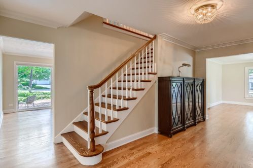 210 Grandview Ave, Glendale Heights, IL 60137-5530