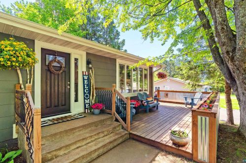 806 23rd St, Scanlon, MN 55720-2713