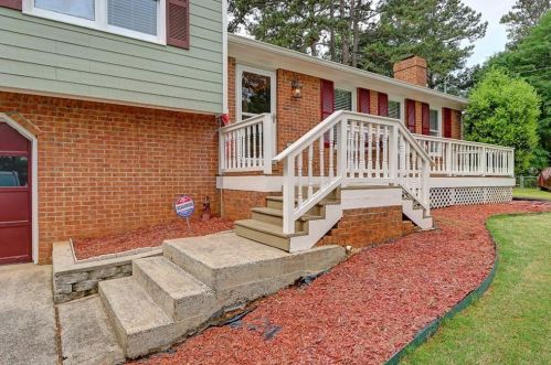 5166 Parkview Ct, Lilburn, GA 30047-6662