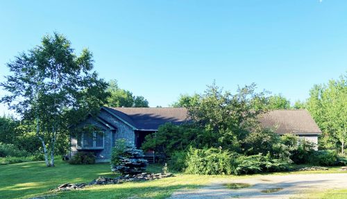 19 Dry Moon Ln, Blue Hill, ME 04614-5824