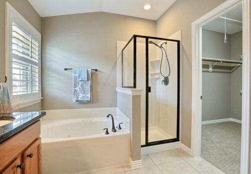 7814 Liverpool Ln, Irving TX 75063-3506 exterior