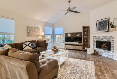 8532 Copano Dr, Austin TX  78749-3890 exterior