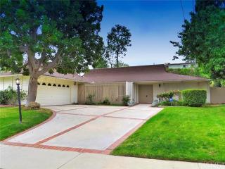 22338 De Grasse Dr, Calabasas, CA 91302-5114