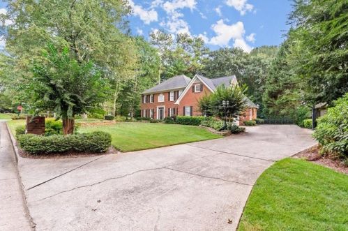 100 River Hollow Ct, Duluth, GA 30097-2414